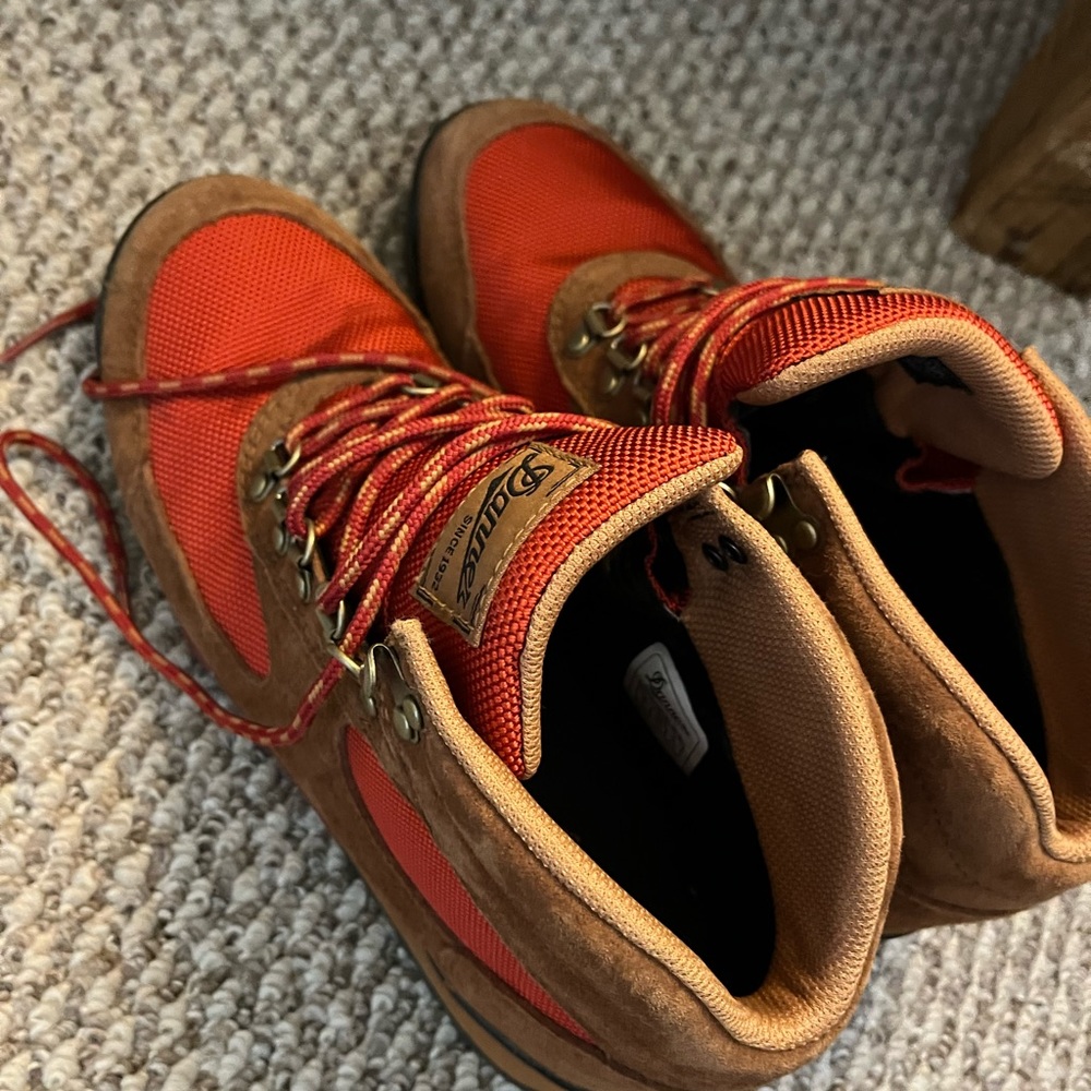 Danner women’s hiking boots size 9, barely worn excellent condition